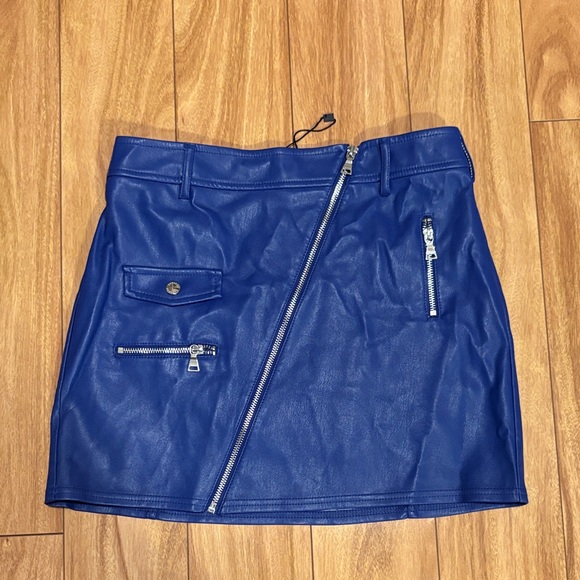 Express Dresses & Skirts - Express faux-leather skirt w/zipper details. Sz 4 & is machine-washable. Lined!